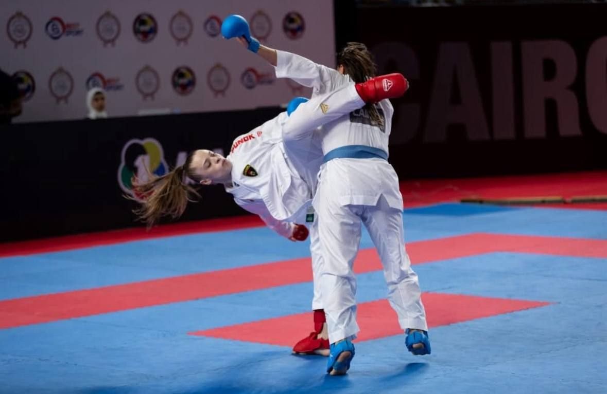 Удар ногою в голову на турнірі в Каїрі